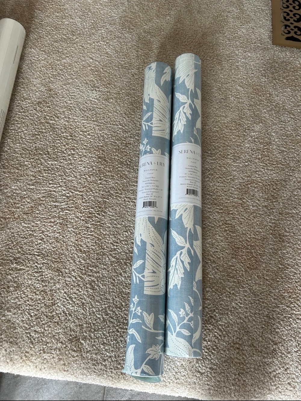 Serena & Lily Deauville Floral Wallpaper in Coastal Blue- Bundle of 2 rolls - Picture 4 of 5